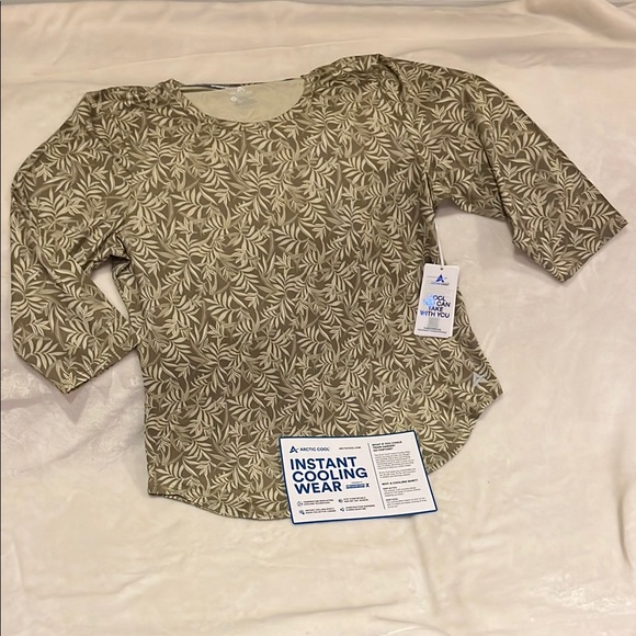 Green and Cream 3/4 Sleeve Tee with Relaxed Fit - Picture 1 of 7